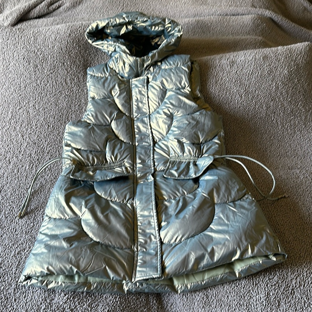 NWOT iridescent blue/green long puffer vest size L